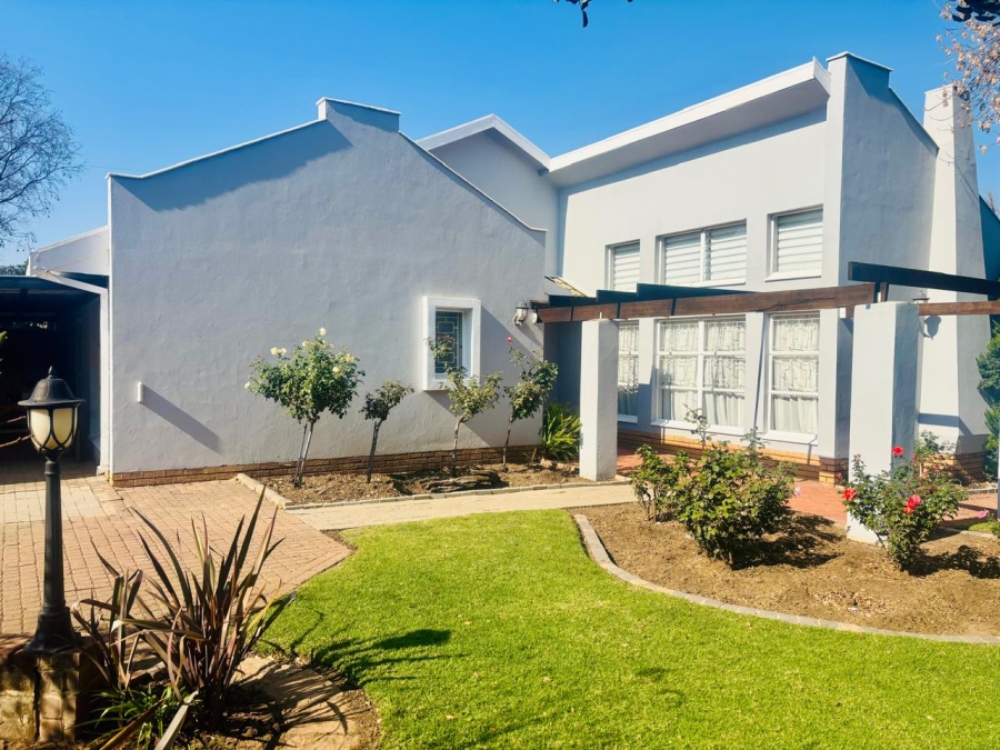 4 Bedroom Property for Sale in Heuwelsig Free State